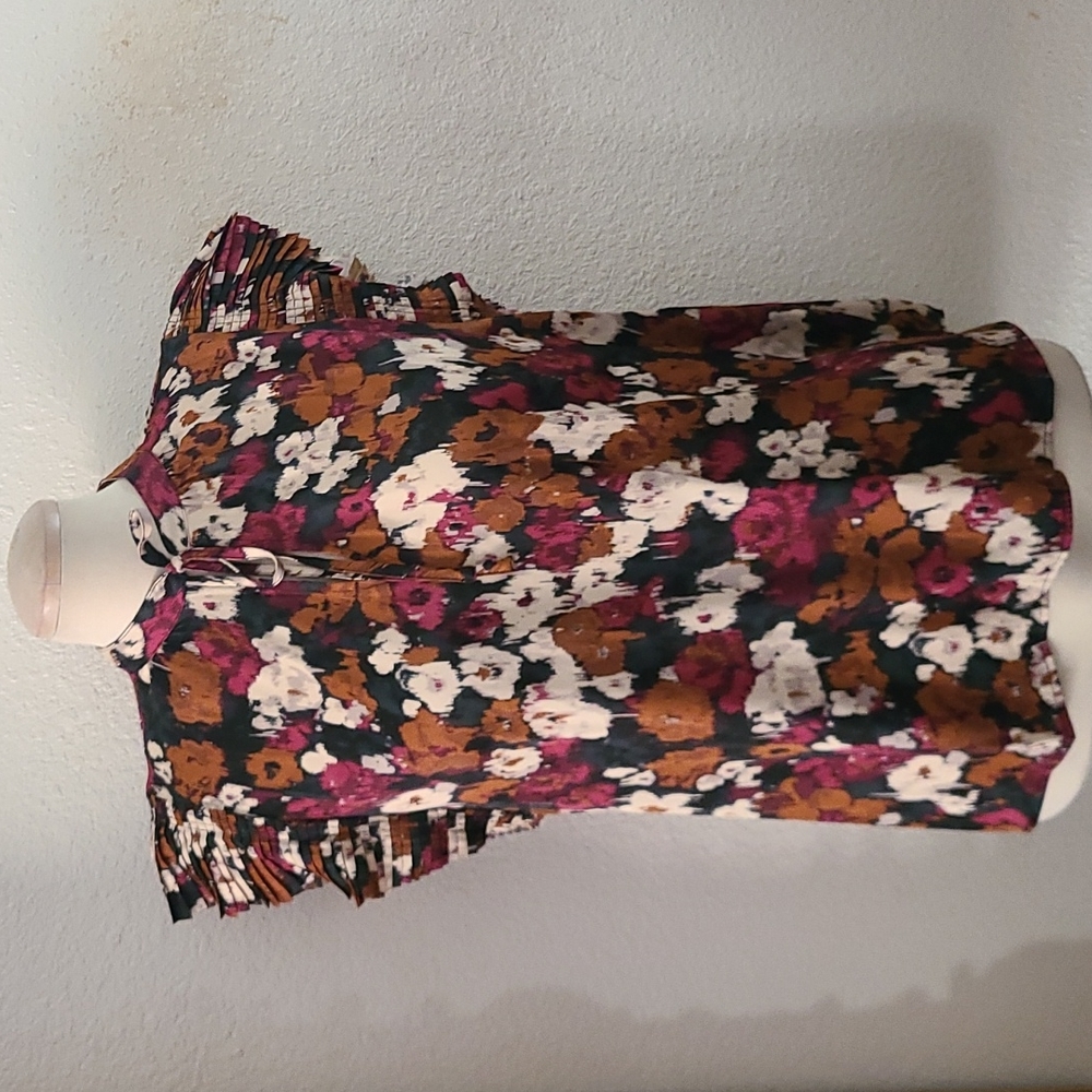 Nwt $64 Banana  Republic  slevless  top Size M